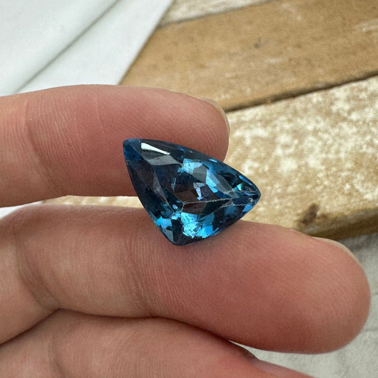 8.92 Ct London Blue Topaz 16.4x10.7mm Freeform Trillion Cut Loose Gem Faceted Deep Blue, December Birthstone