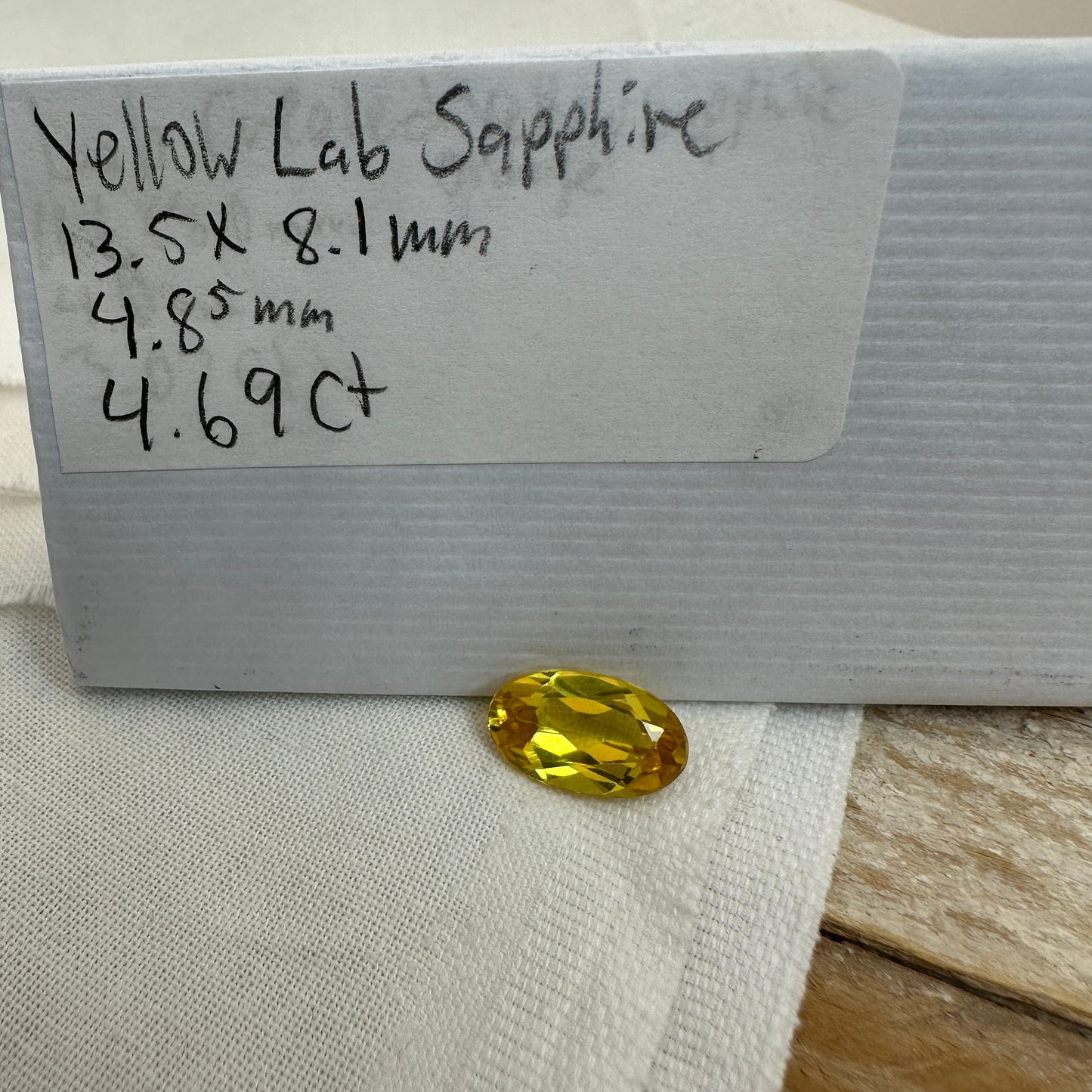 Yellow Lab Sapphire 4.69 Carat 13.5x8.1mm Oval Cut, Unmounted Faceted Loose Gemstones Synthetic Corundum