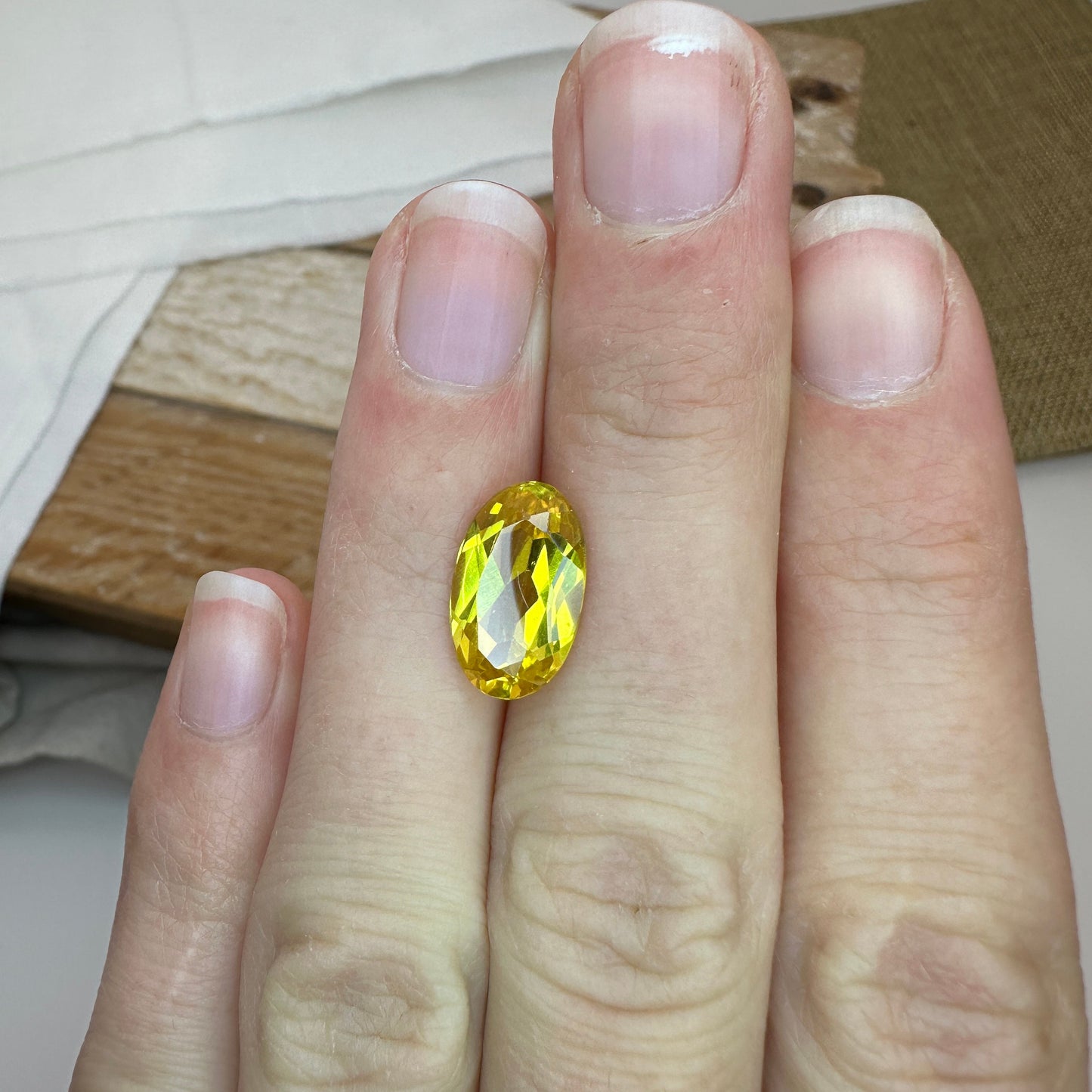 Yellow Lab Sapphire 4.69 Carat 13.5x8.1mm Oval Cut, Unmounted Faceted Loose Gemstones Synthetic Corundum