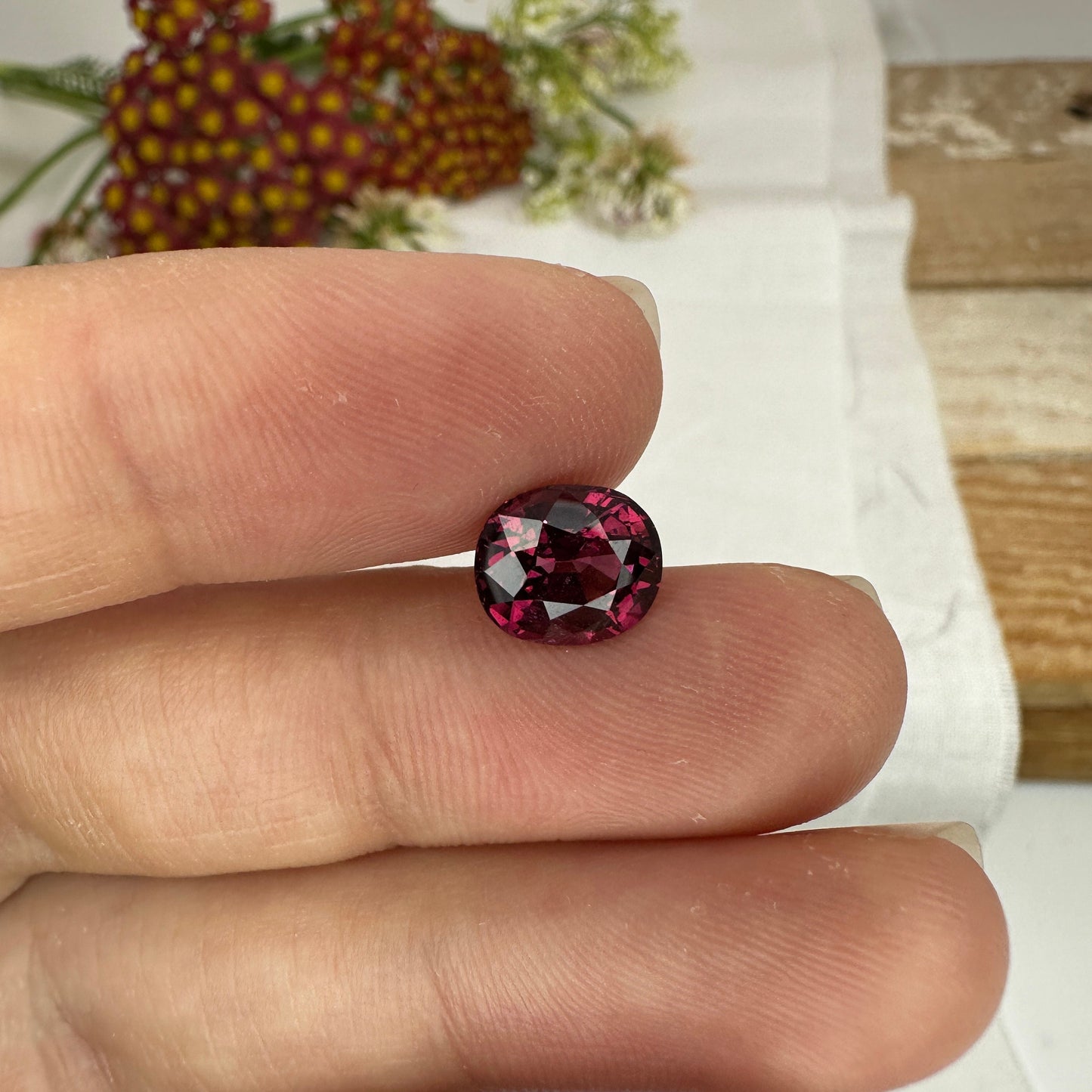 Pretty Rhodolite Garnet 2.8 Carat 8.6x7.4mm Oval Cut, Facet Loose Purple Garnet