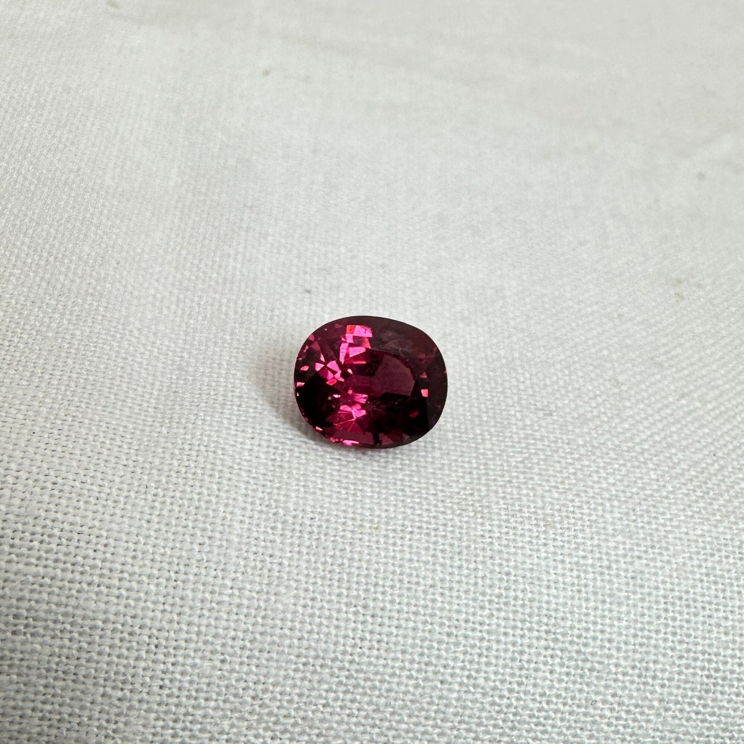 Pretty Rhodolite Garnet 2.8 Carat 8.6x7.4mm Oval Cut, Facet Loose Purple Garnet