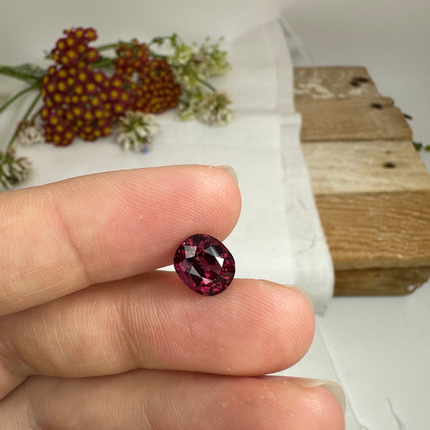 Pretty Rhodolite Garnet 2.8 Carat 8.6x7.4mm Oval Cut, Facet Loose Purple Garnet