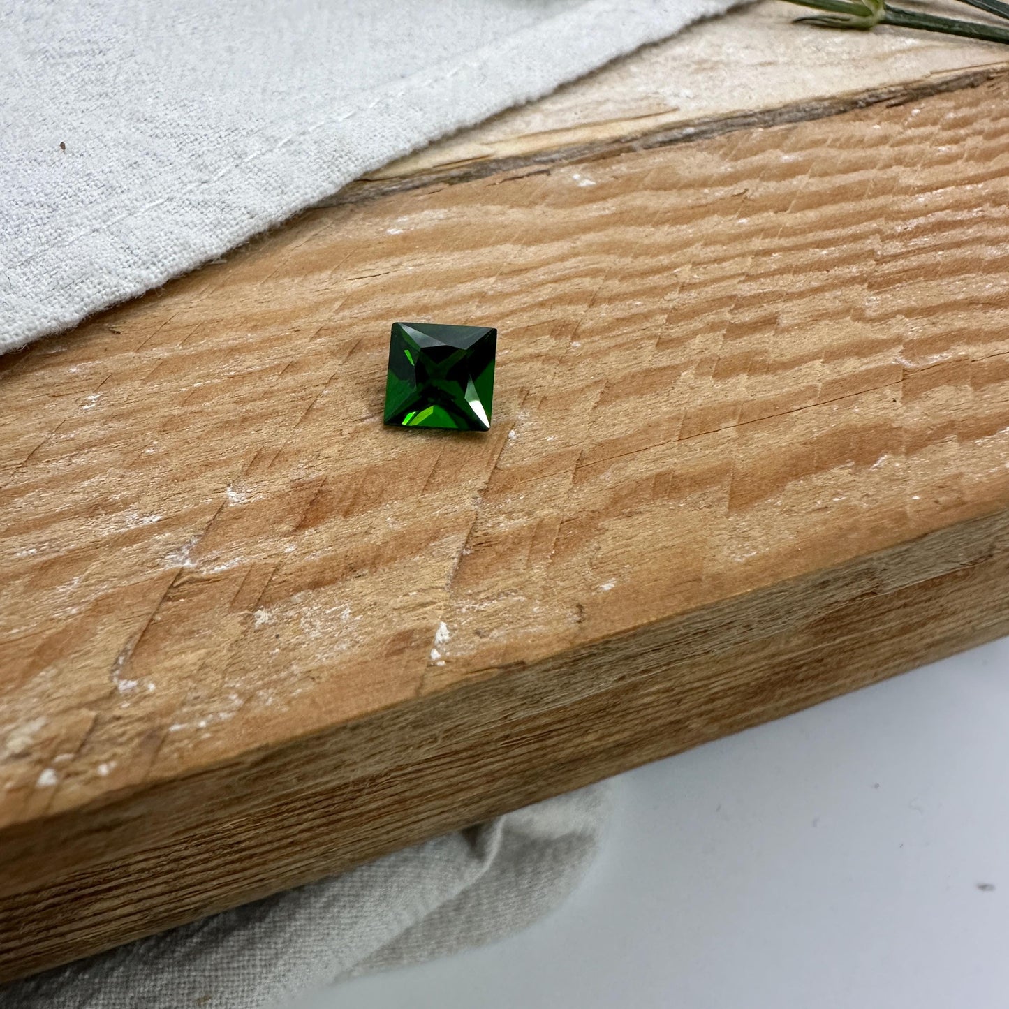 6mm Green Chrome Diopside 1 Carat Square Cut, Faceted Loose Gemstone