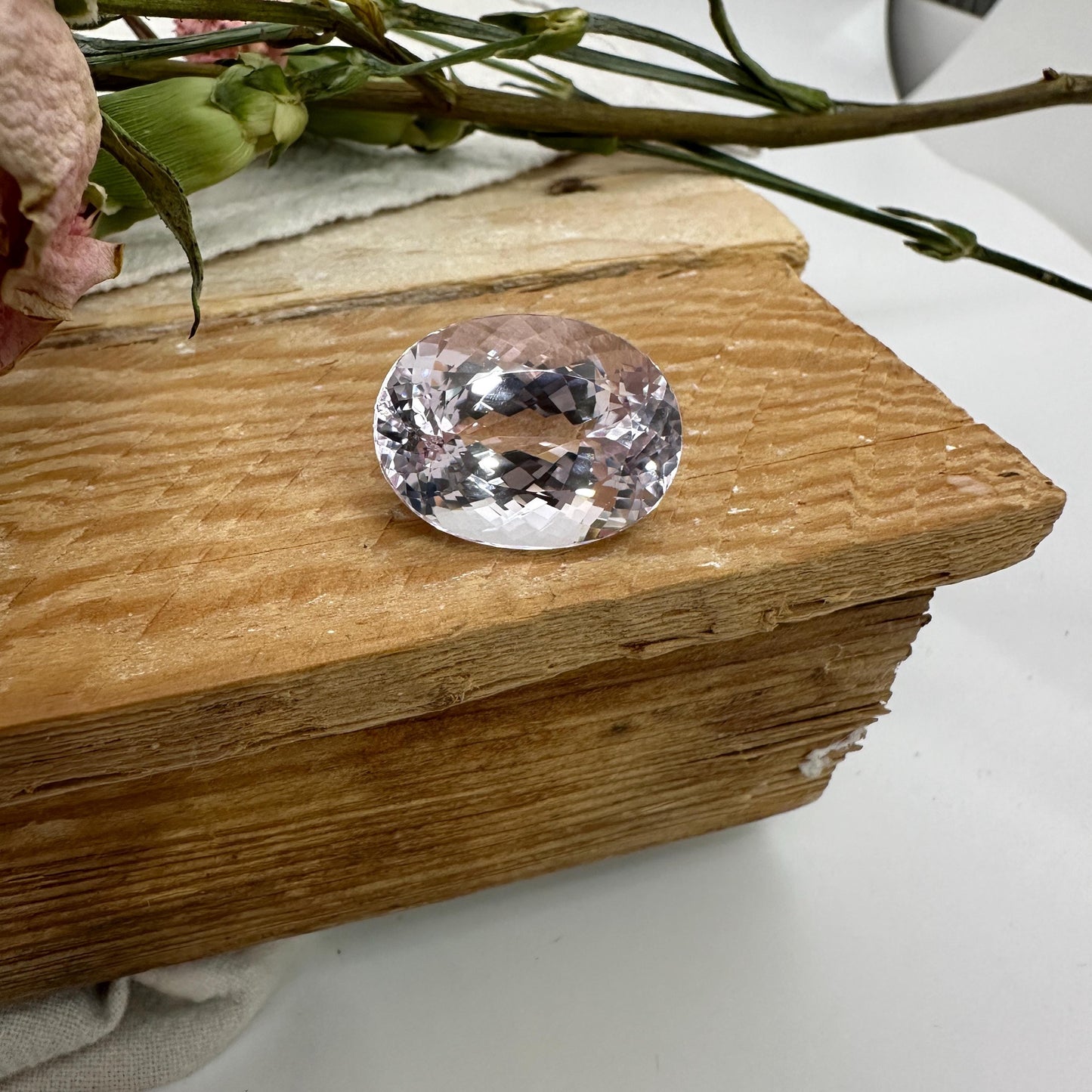 22.75 Carat Light Purple Kunzite 20x15mm Oval Cut, Faceted Loose Spodumene