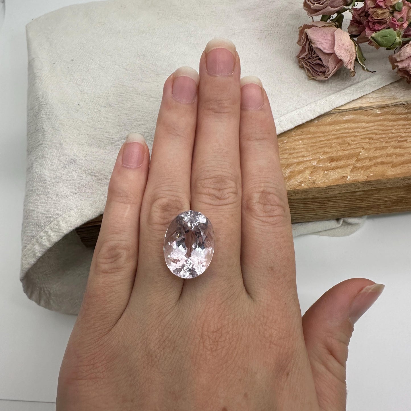 22.75 Carat Light Purple Kunzite 20x15mm Oval Cut, Faceted Loose Spodumene