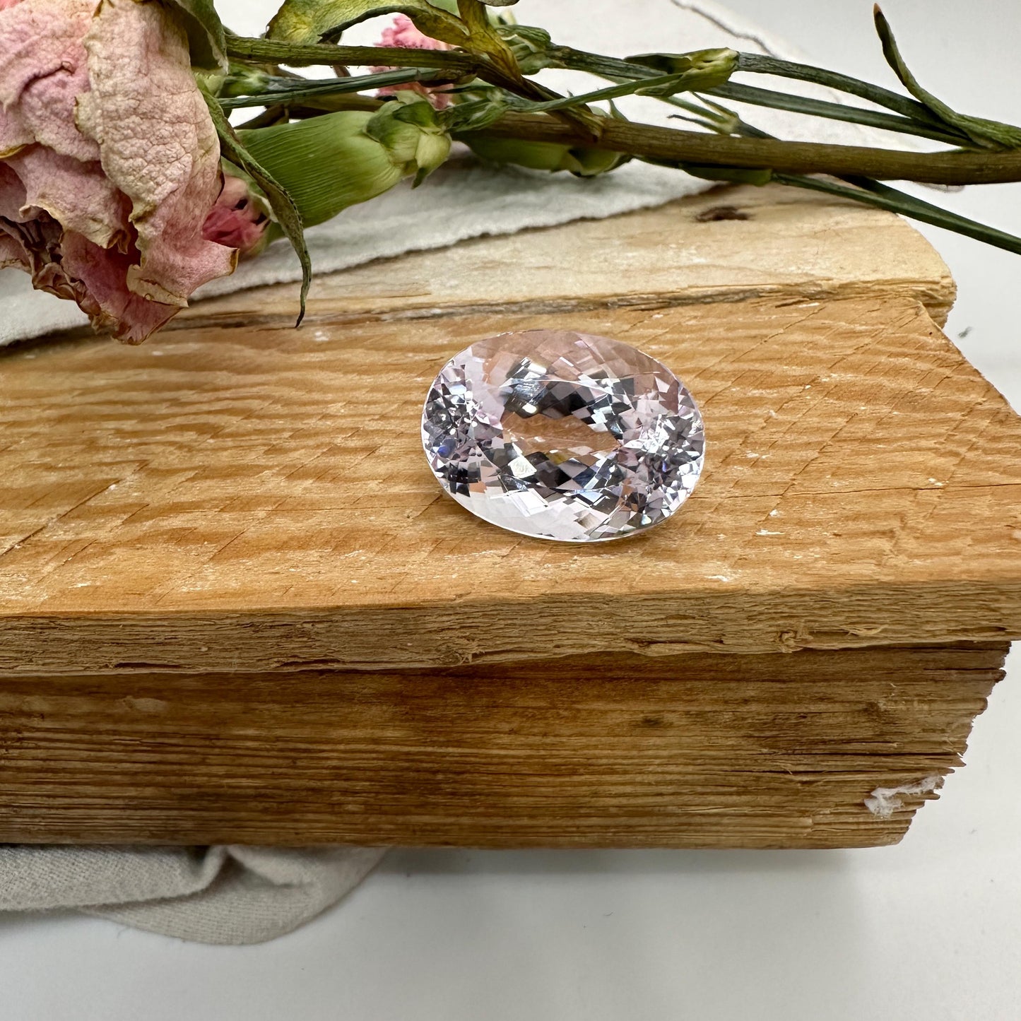 22.75 Carat Light Purple Kunzite 20x15mm Oval Cut, Faceted Loose Spodumene