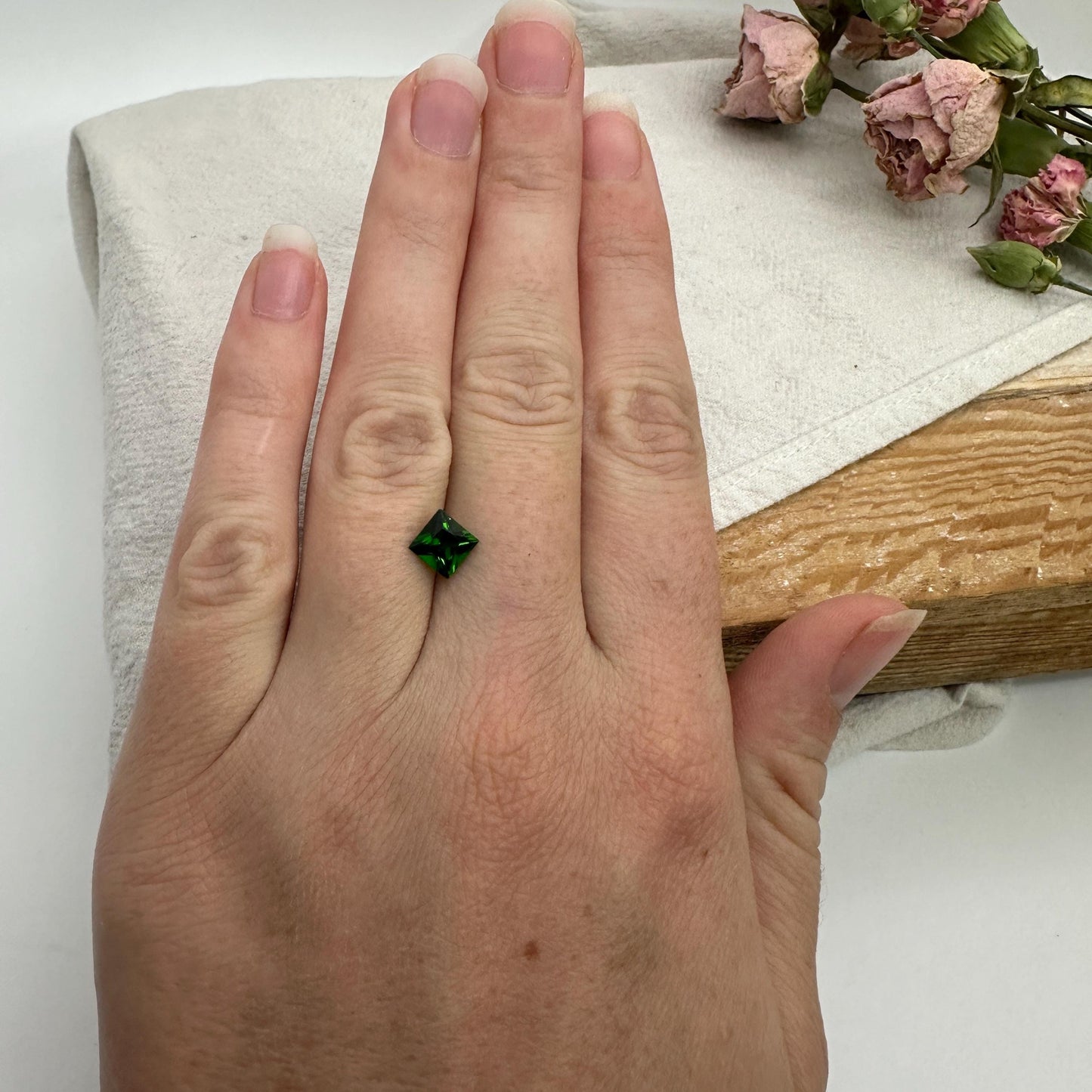 6mm Green Chrome Diopside 1 Carat Square Cut, Faceted Loose Gemstone