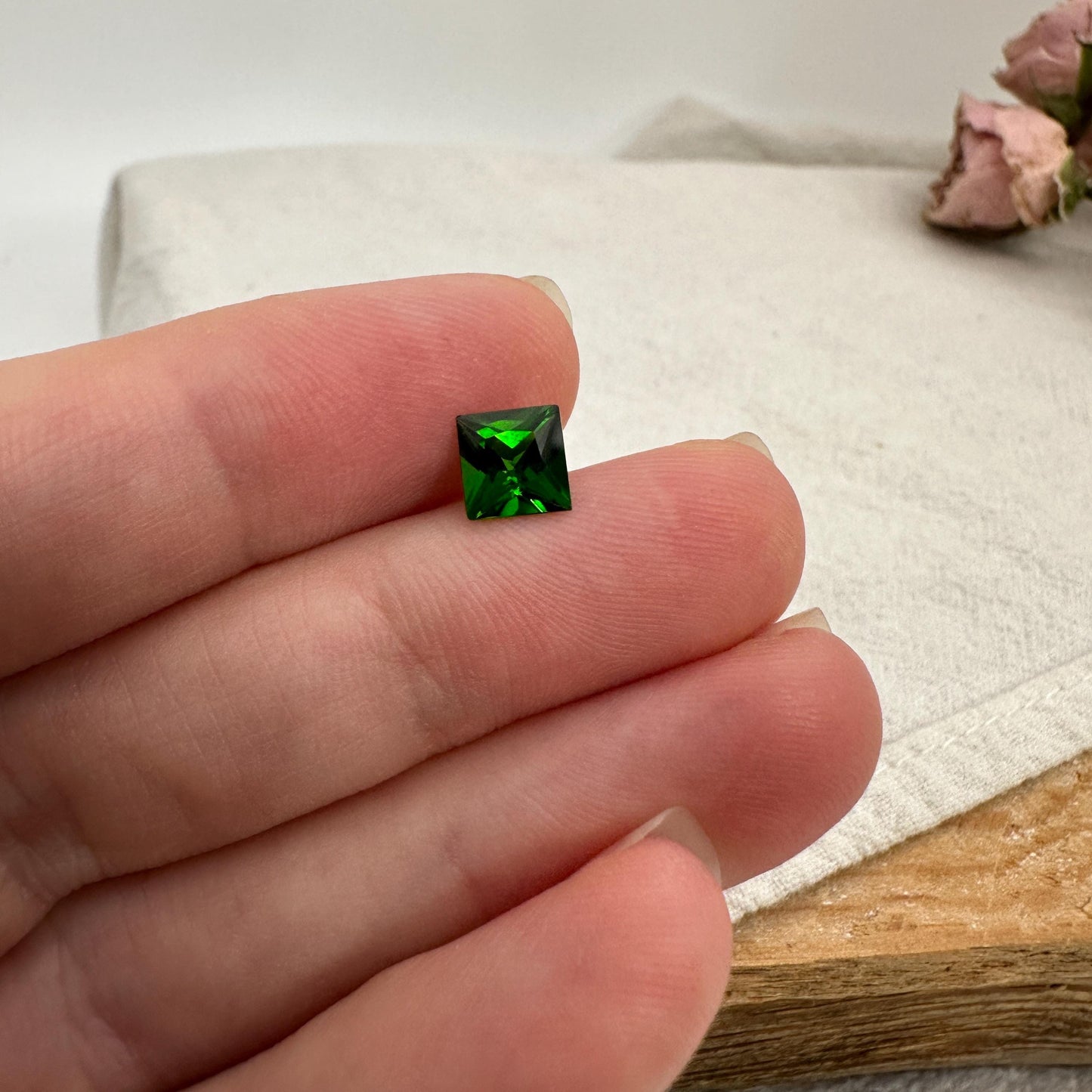 6mm Green Chrome Diopside 1 Carat Square Cut, Faceted Loose Gemstone