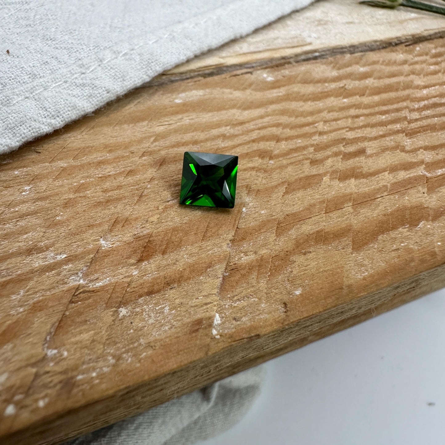 6mm Green Chrome Diopside 1 Carat Square Cut, Faceted Loose Gemstone