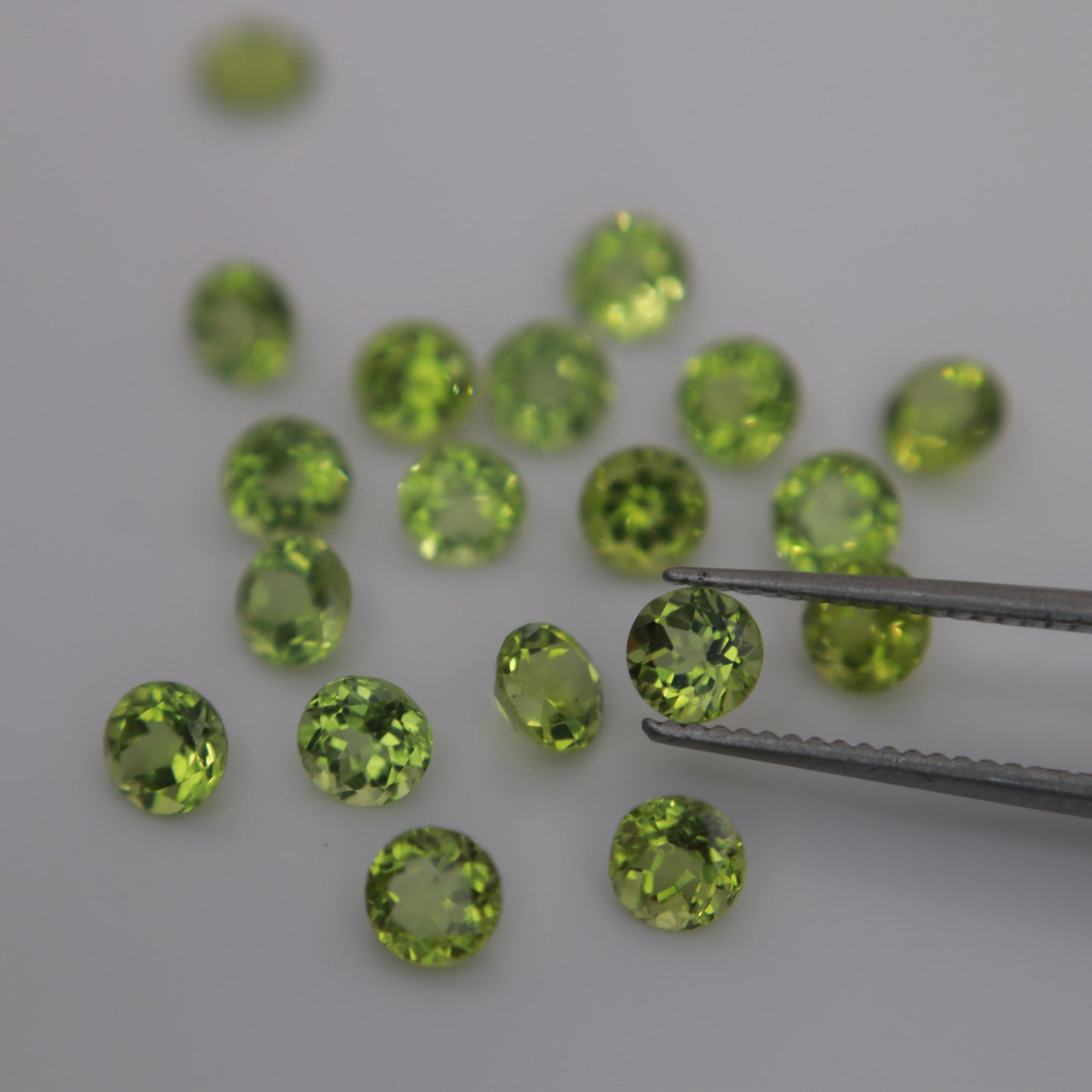 One 4.5mm Round Peridot, Faceted Loose Green Peridot