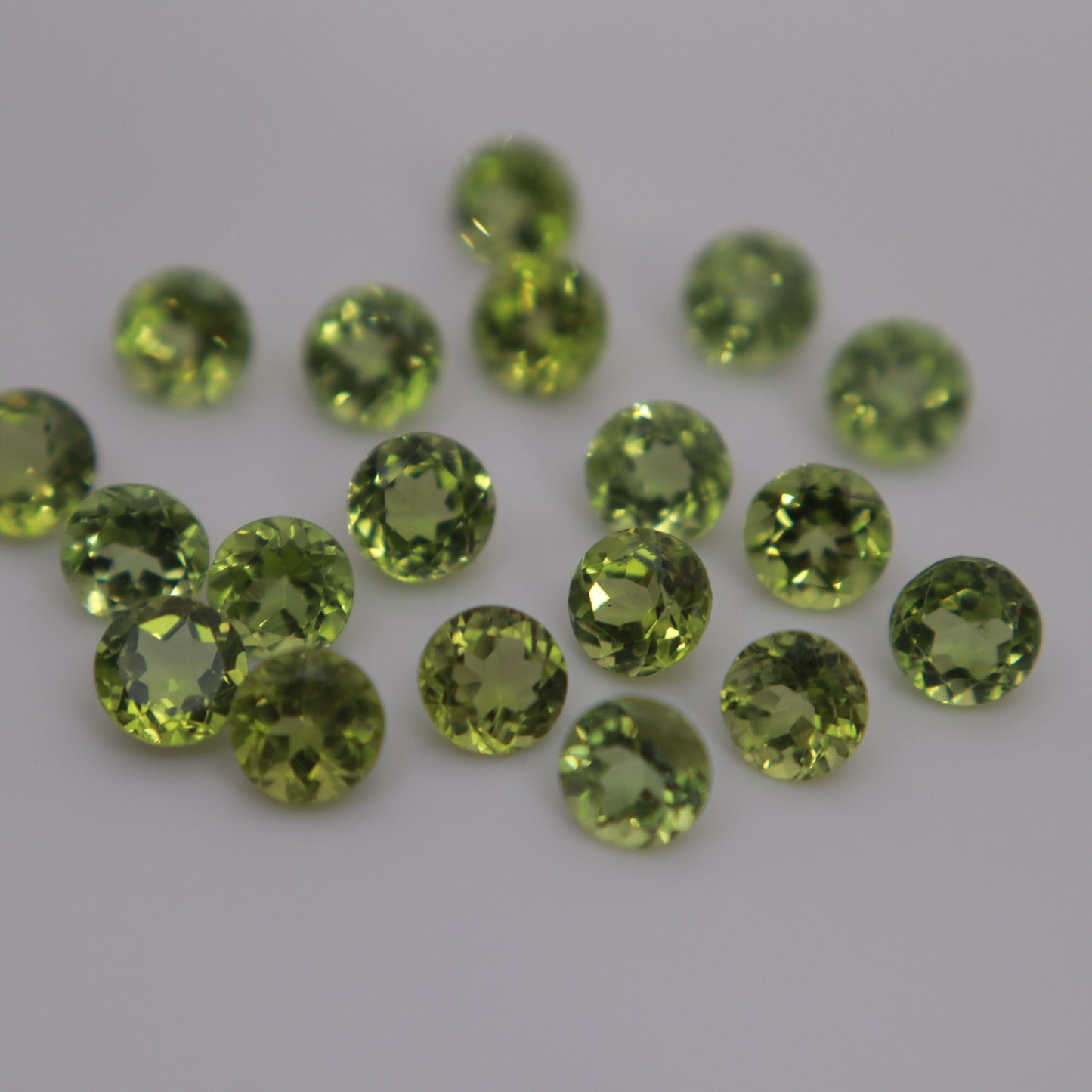One 4.5mm Round Peridot, Faceted Loose Green Peridot