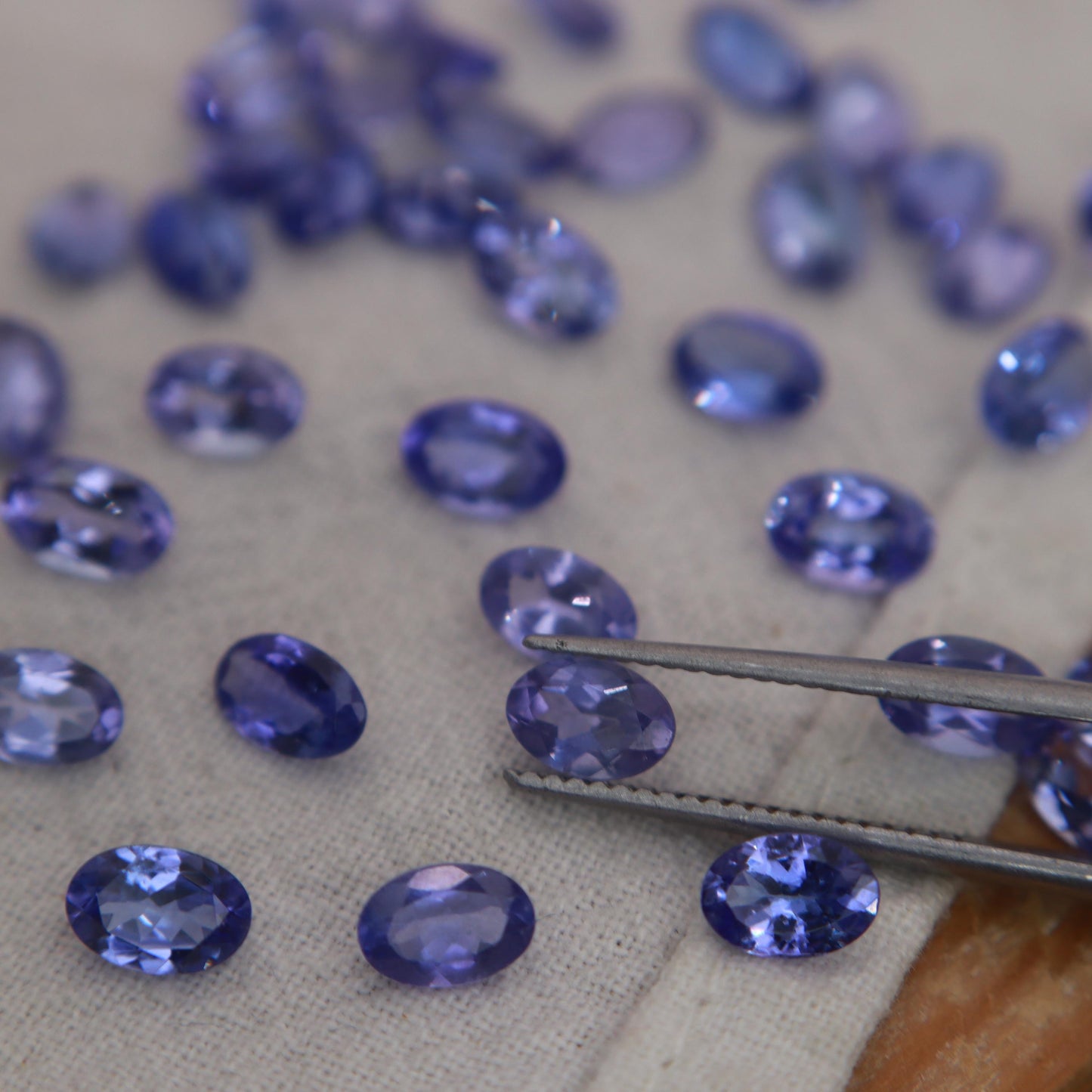 One 6x4mm Tanzanite Oval Cut, Faceted Loose Violet Gemstone, Natural Tanzanite, Zoisite