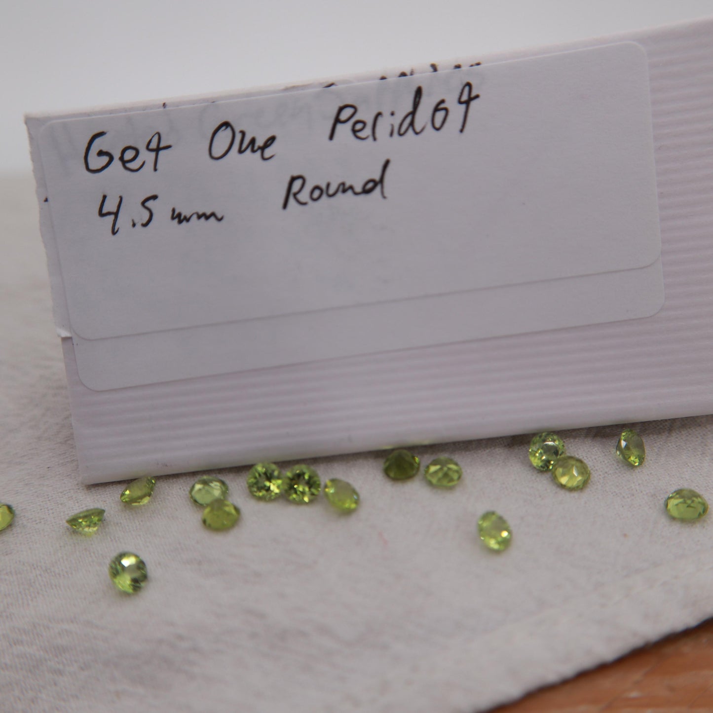 One 4.5mm Round Peridot, Faceted Loose Green Peridot