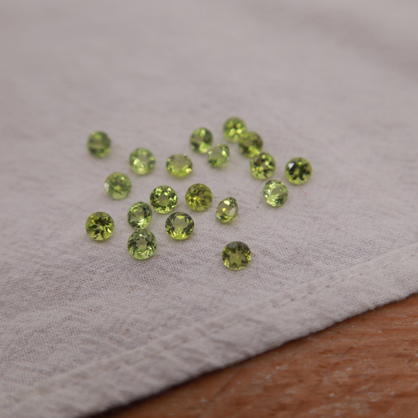 One 4.5mm Round Peridot, Faceted Loose Green Peridot