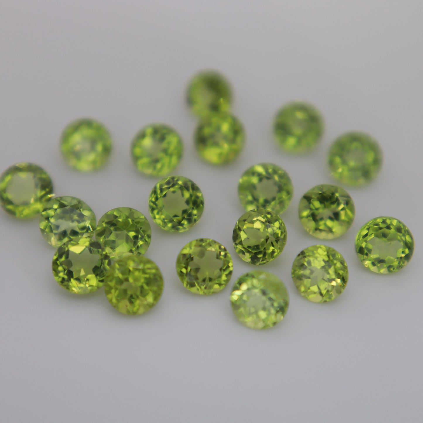 One 4.5mm Round Peridot, Faceted Loose Green Peridot