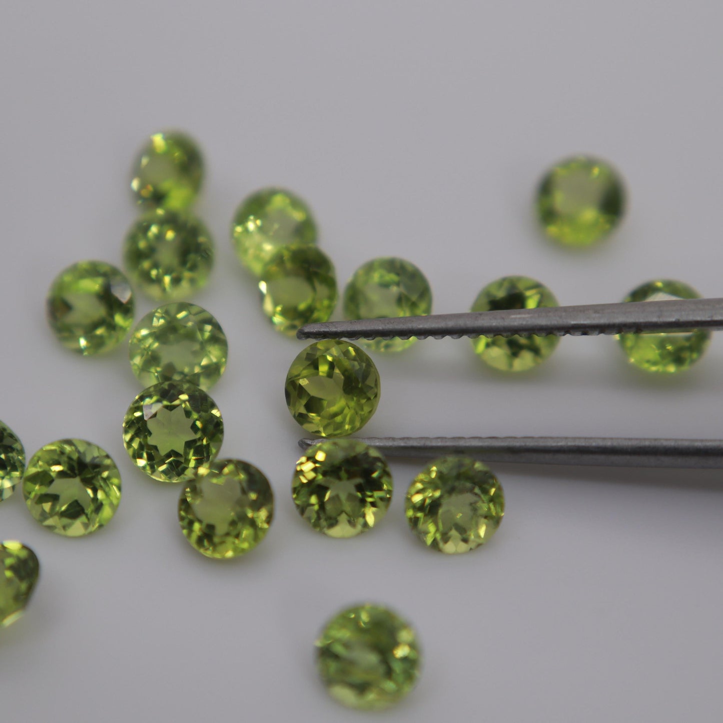 One 4.5mm Round Peridot, Faceted Loose Green Peridot