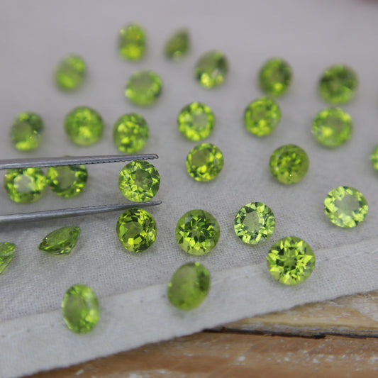 One 6mm Round Peridot, Faceted Loose Green Peridot