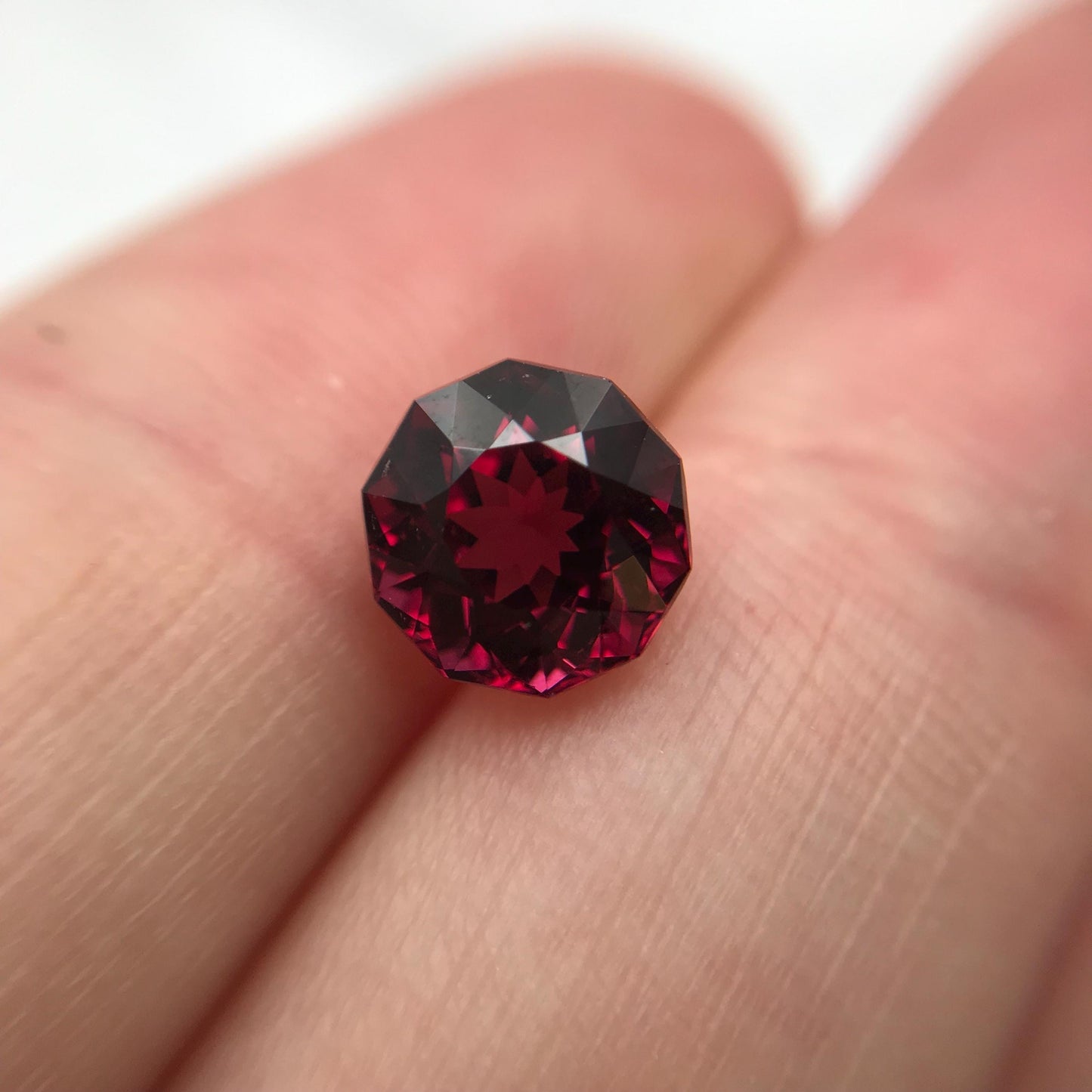 Pretty Rhodolite Garnet 2.39 Carat 7.5mm roun Octagon Cut, Facet Loose  Garnet