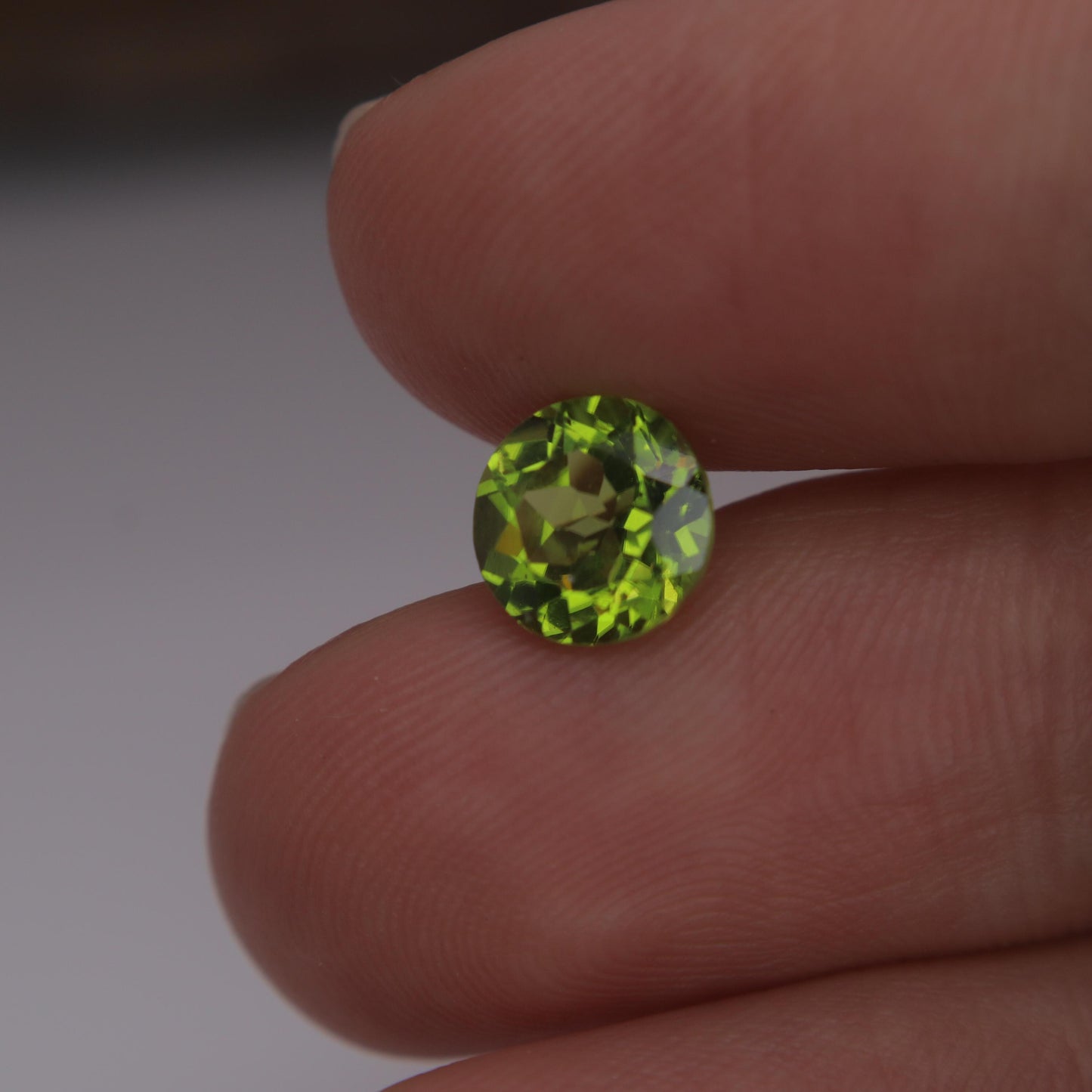 1.6 Carat Peridot 7.15mm Round Cut, Yellow Green, Faceted Loose Natural Gemstone