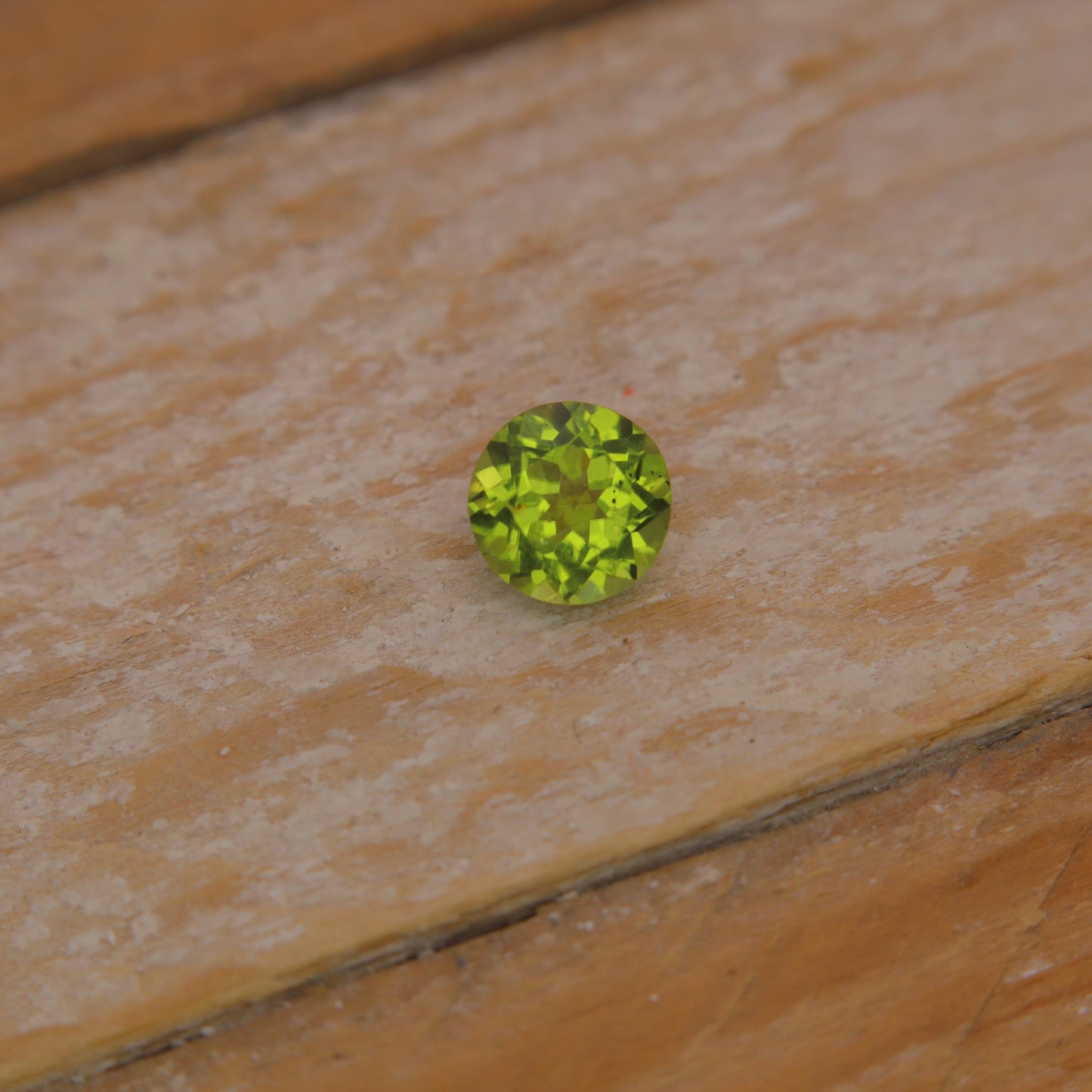 1.6 Carat Peridot 7.15mm Round Cut, Yellow Green, Faceted Loose Natural Gemstone