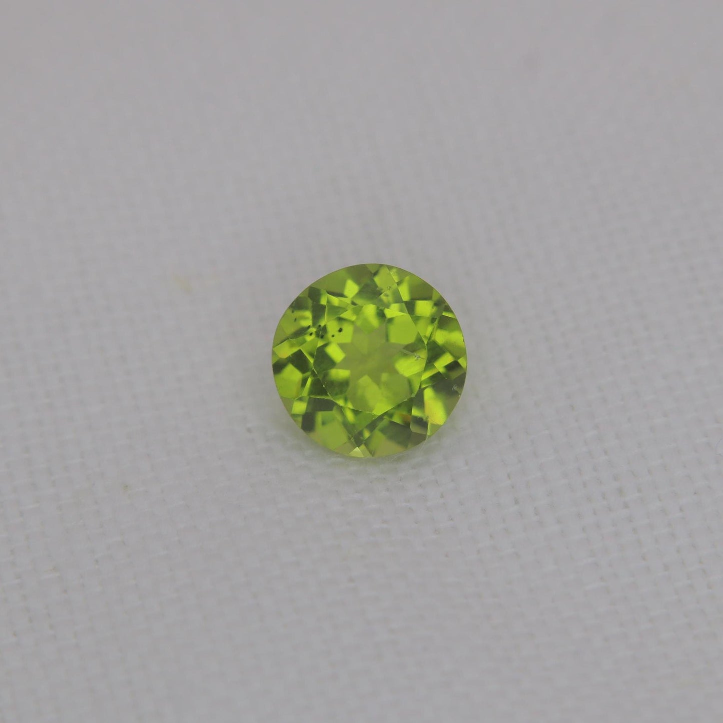 1.6 Carat Peridot 7.15mm Round Cut, Yellow Green, Faceted Loose Natural Gemstone