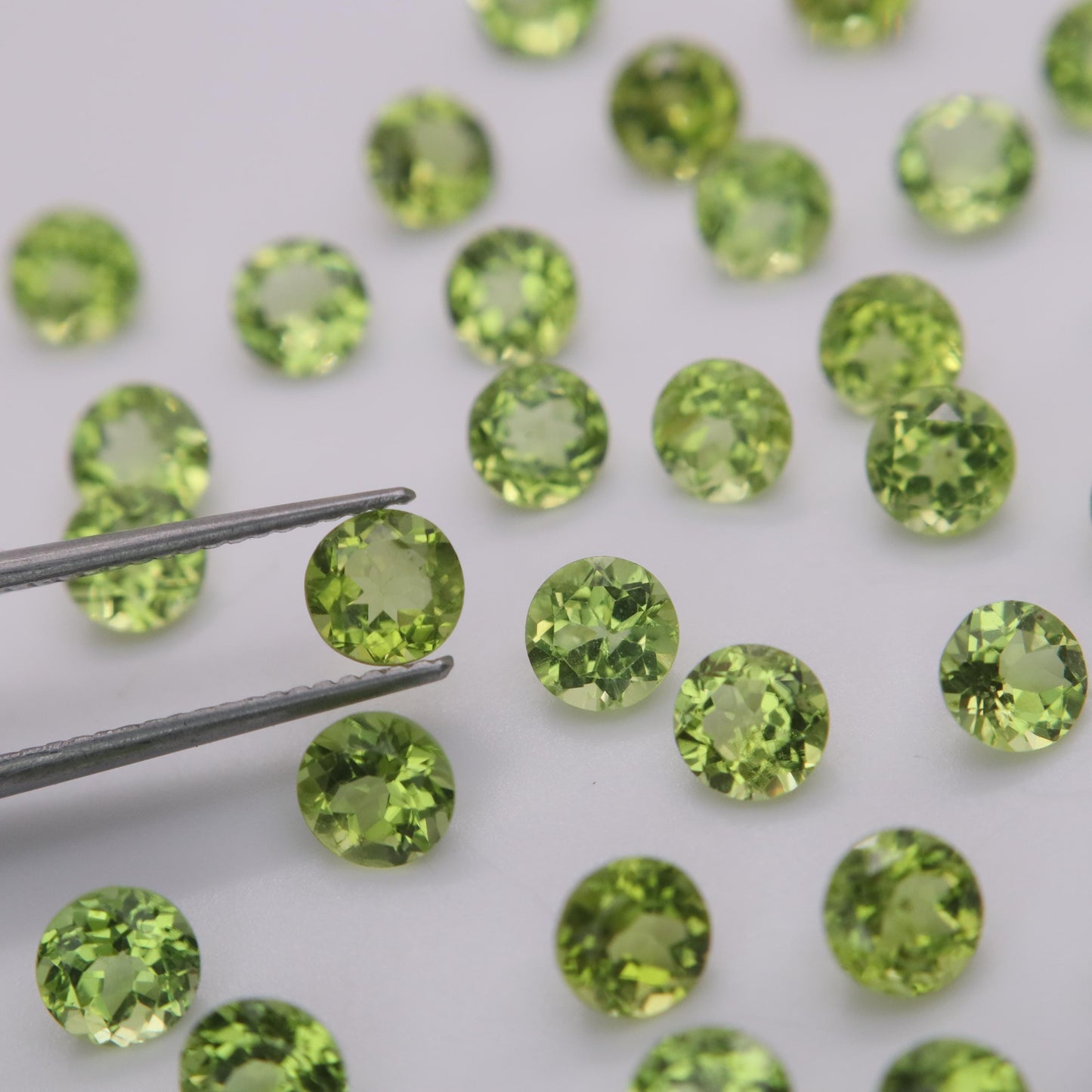 ONE- 5mm Round Peridot, Faceted Loose Unmounted Natural Green Peridot