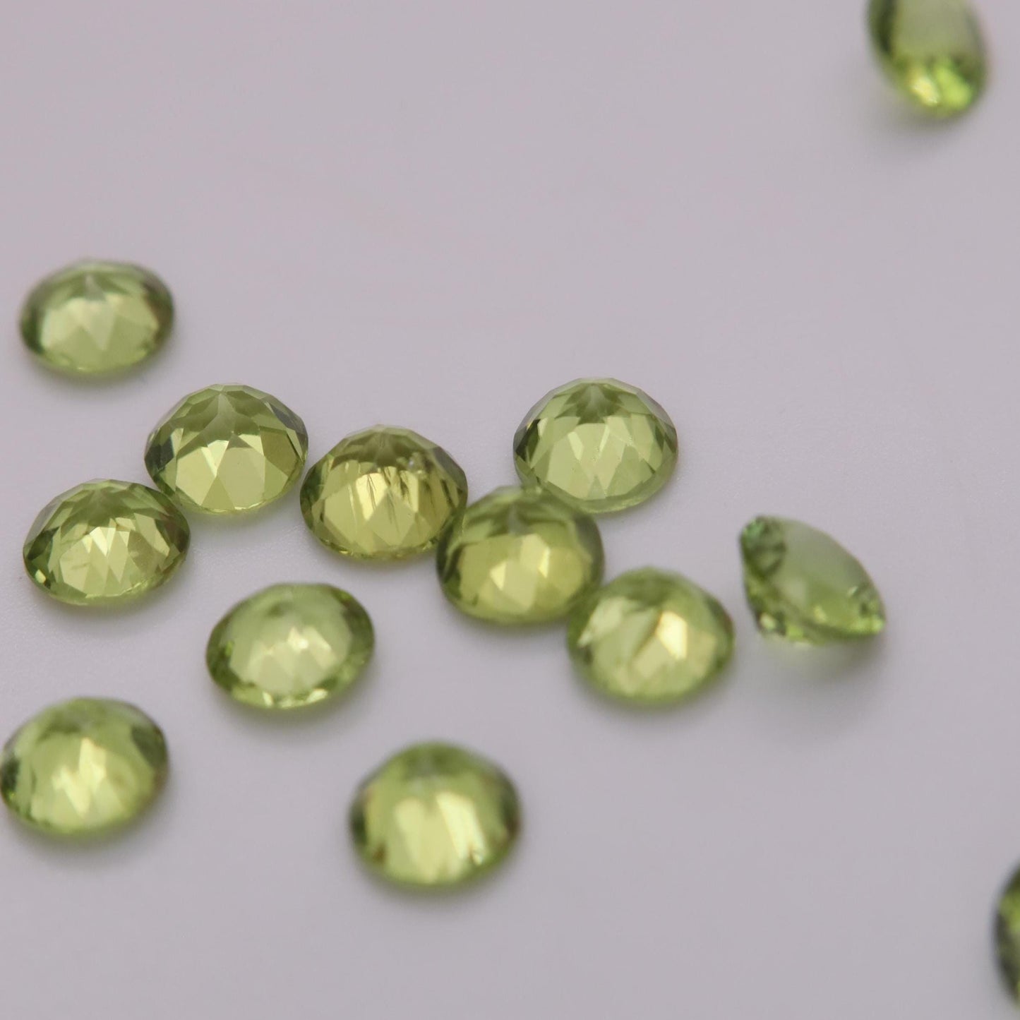 ONE- 5mm Round Peridot, Faceted Loose Unmounted Natural Green Peridot