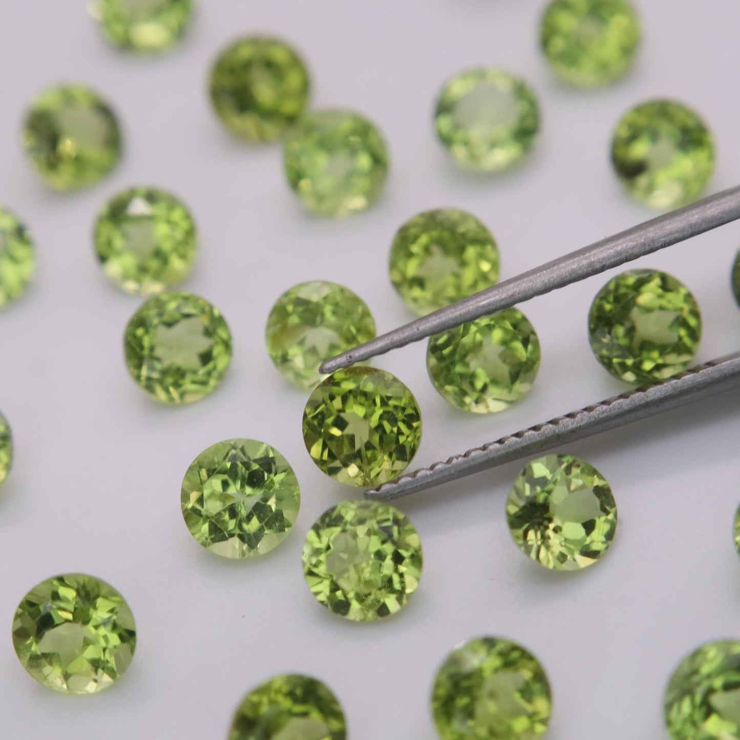 ONE- 5mm Round Peridot, Faceted Loose Unmounted Natural Green Peridot