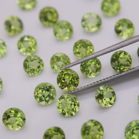ONE- 5mm Round Peridot, Faceted Loose Unmounted Natural Green Peridot
