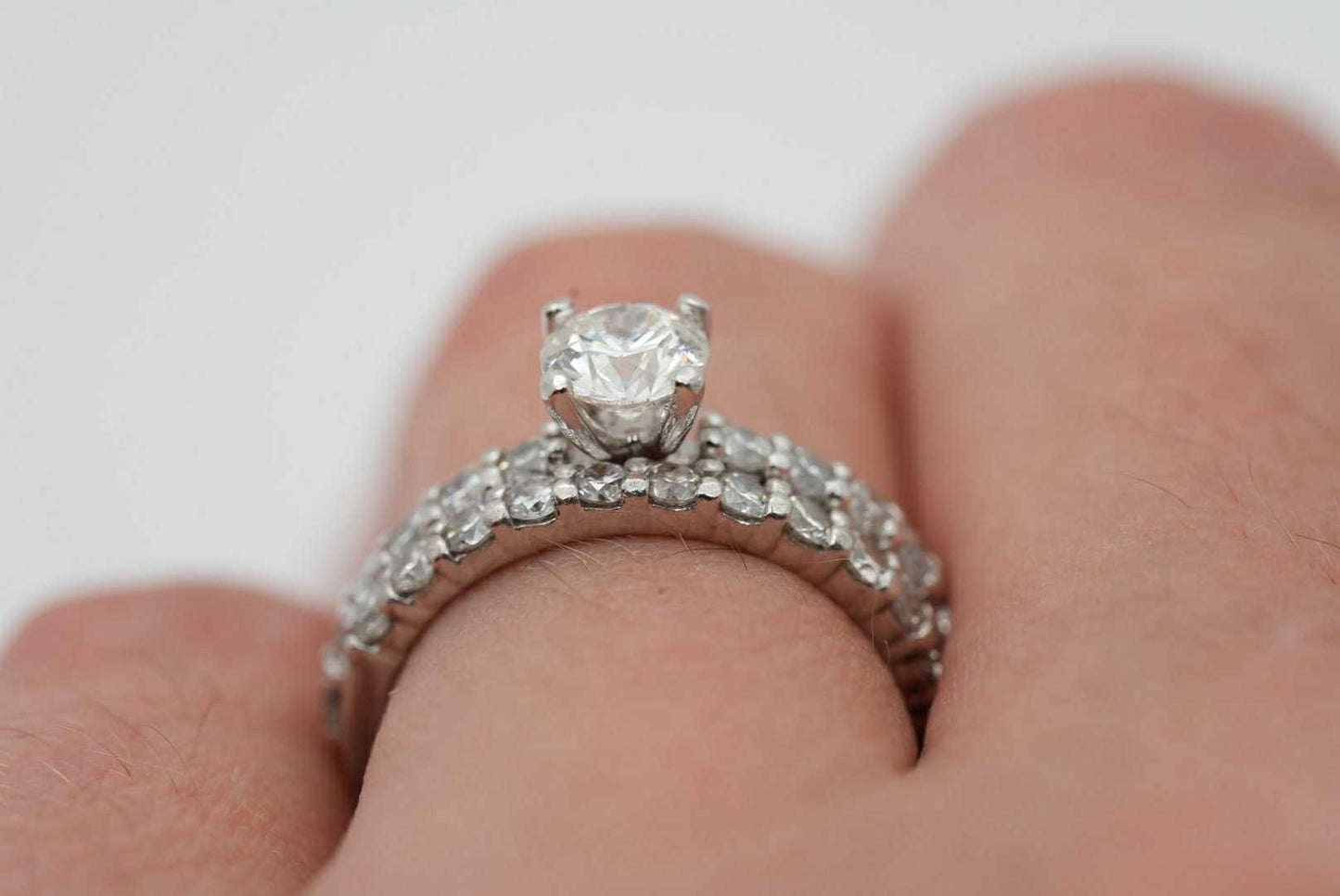 Gorgeous 950 platinum and genuine diamond wedding ring engagement set Round Brilliant size 5