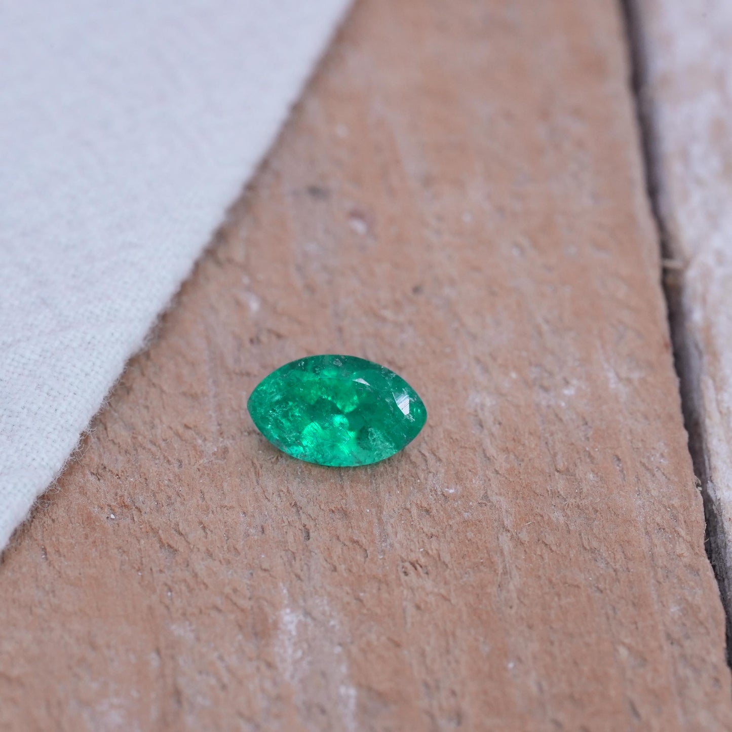 1 carat Natural Emerald 9.3x5.75mm Marquise Cut