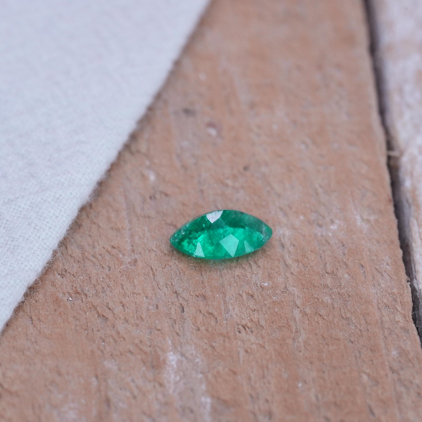 1 carat Natural Emerald 9.3x5.75mm Marquise Cut