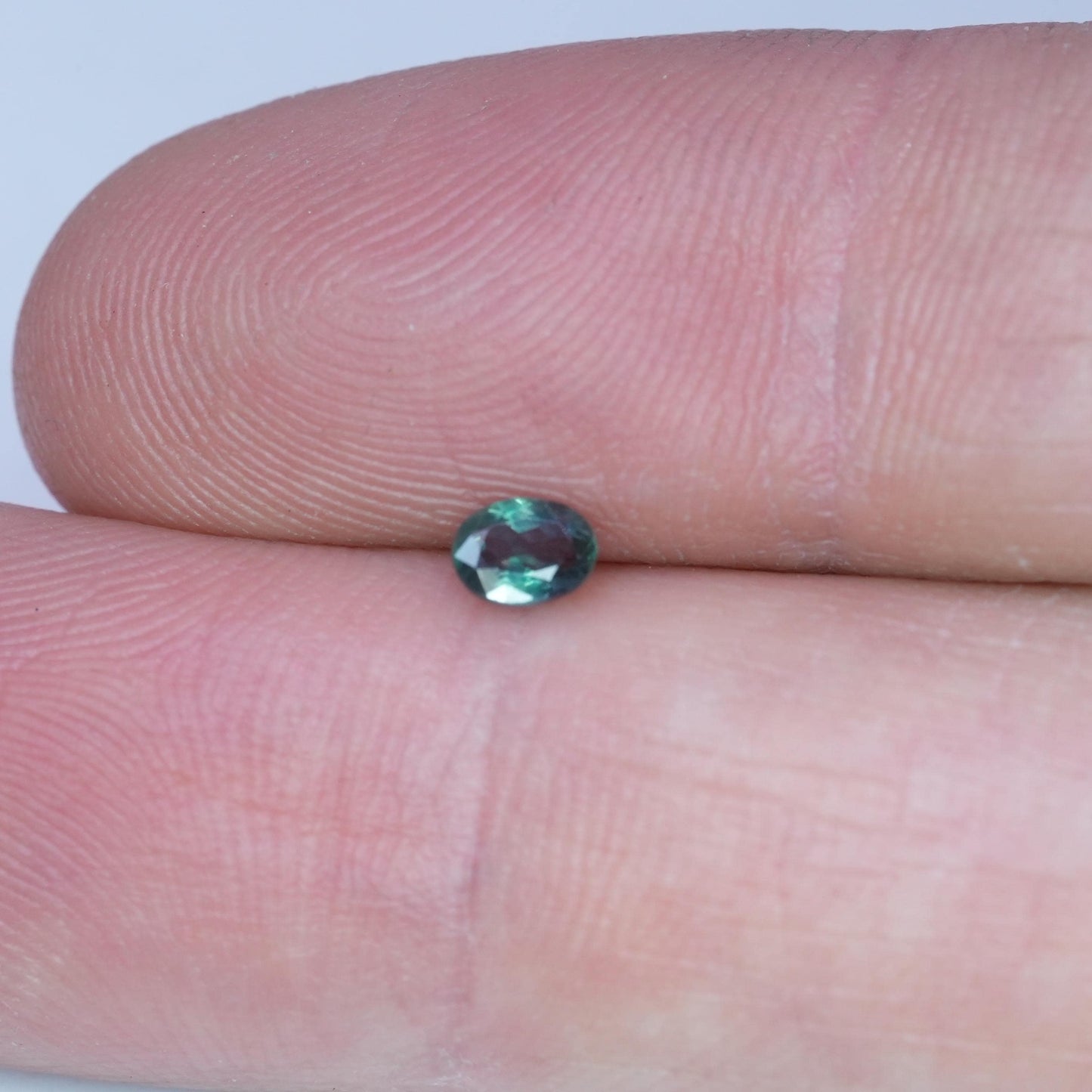 0.30 carat Natural Alexandrite 4.45x3.4mm Oval Cut, Green to Purple Color Change