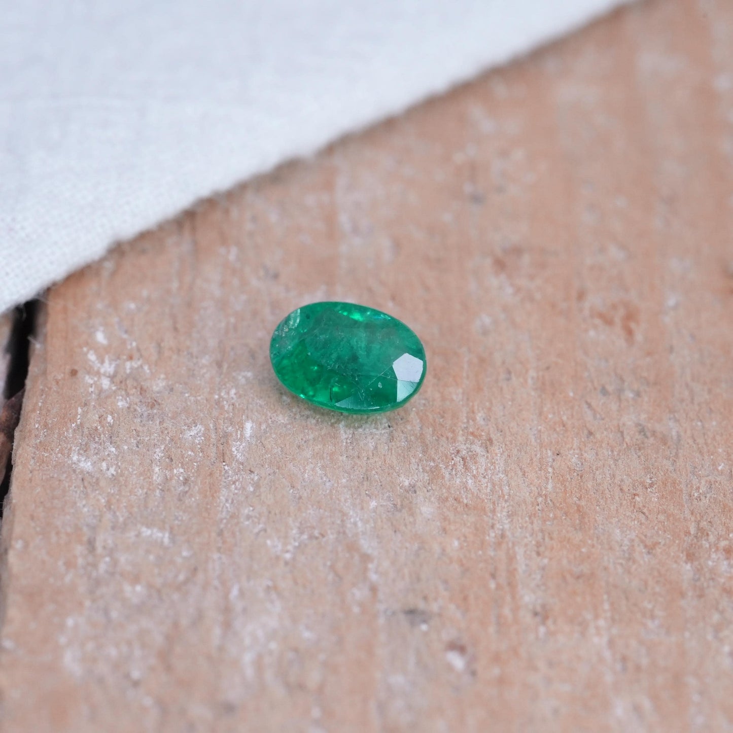 1 carat Natural Emerald 7.8x5.5mm Oval Cut