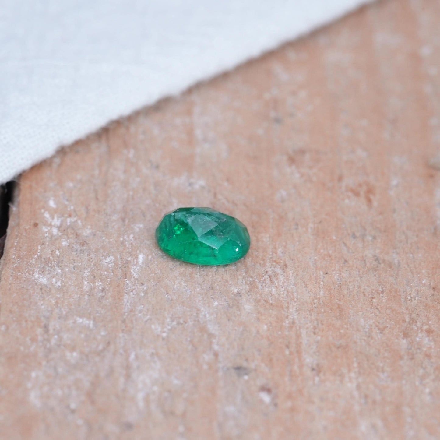 1 carat Natural Emerald 7.8x5.5mm Oval Cut