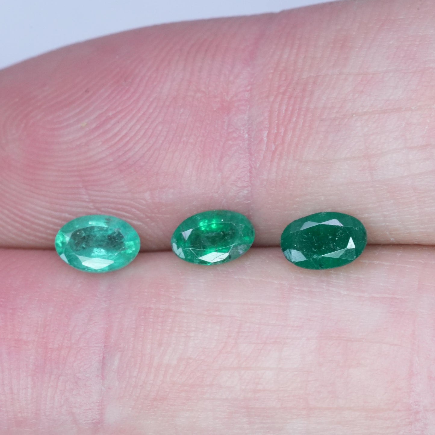 ONE- 6x4mm Natural Emerald, Oval Cut