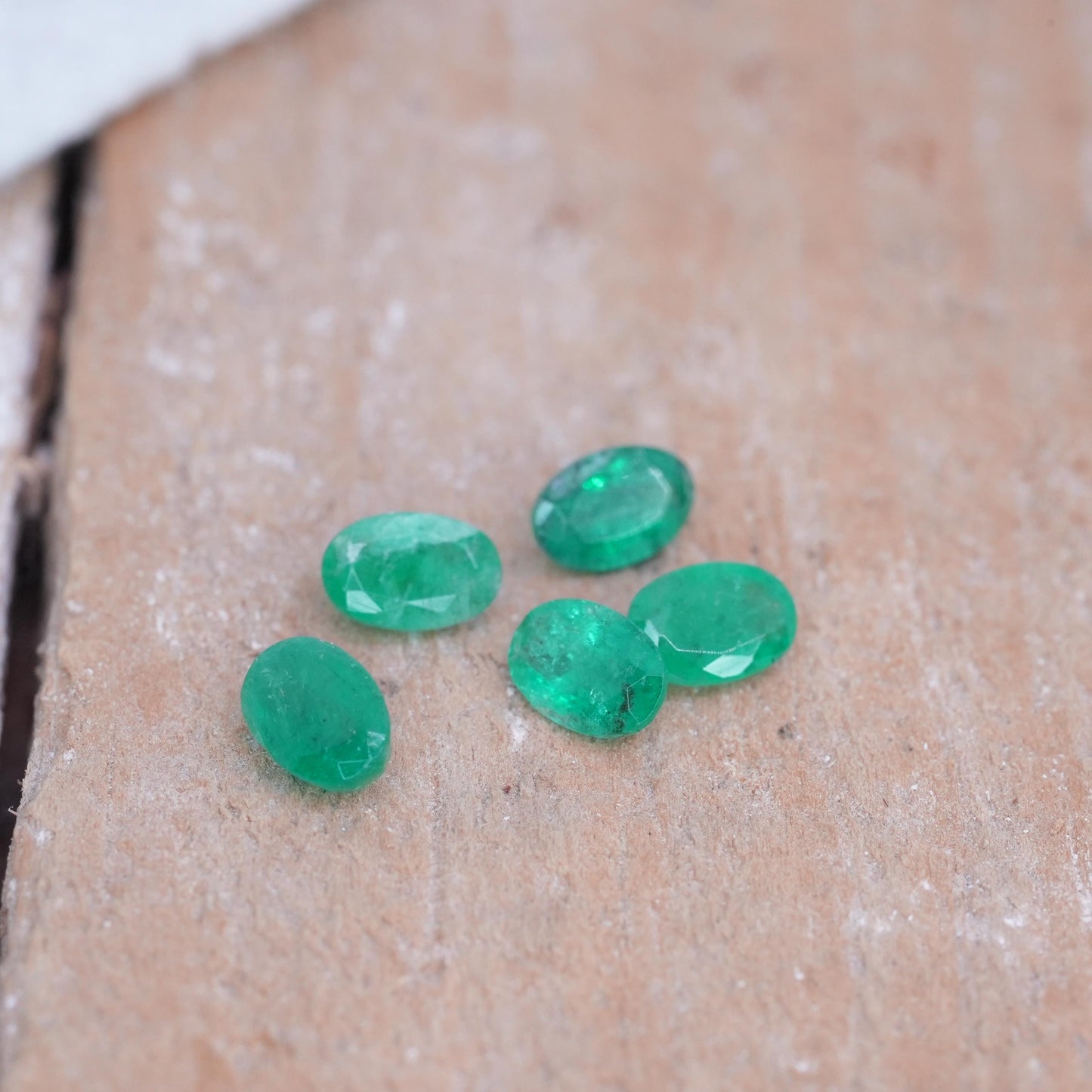 ONE- 6x4mm Natural Emerald, Oval Cut