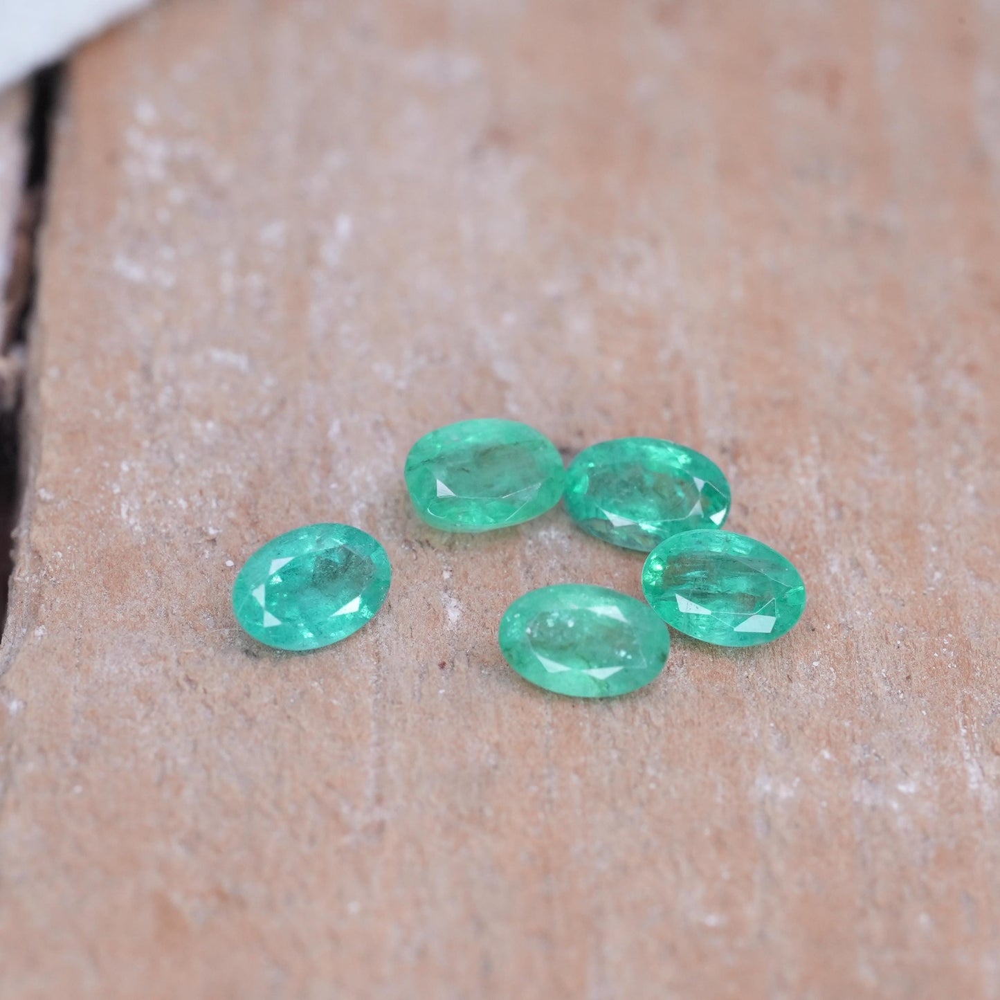 ONE- 6x4mm Natural Emerald, Oval Cut