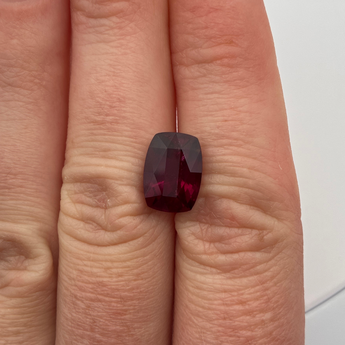 5 carat Pinkish Purple Rhodolite Garnet, 11.4x8.3mm Cushion cut