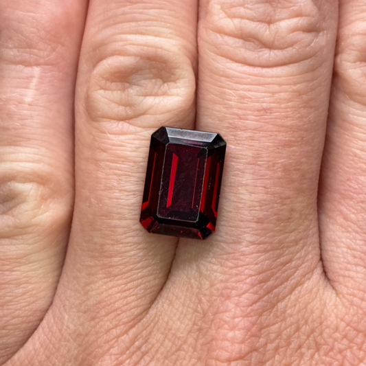 8 carat Recycled Red Garnet, 13.7x9.7mm Loose Gem